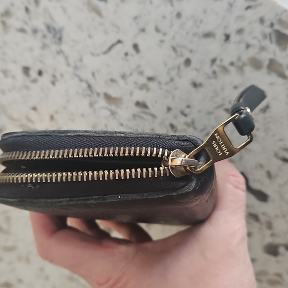 Louis Vuitton Black Embossed Leather Wallet/Wristlet - Needs Rehab - Picture 4 of 15